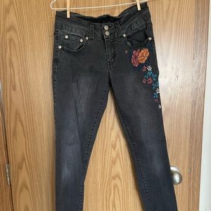 Black embroidery jeans